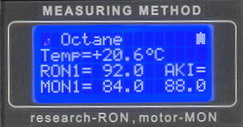 Октановое число бензина отображает дисплей Октанометра SHATOX